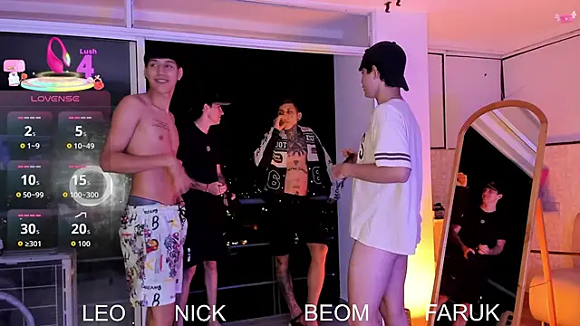 Snapshot of Handsomeboyss19 chatting on 09-09-25, 03:06 Handsomeboyss19 online show from 09-09-25, 03:06