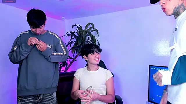 Snapshot of Handsomeboyss19 chatting on 09-19-25, 01:40 Handsomeboyss19 online show from 09-19-25, 01:40