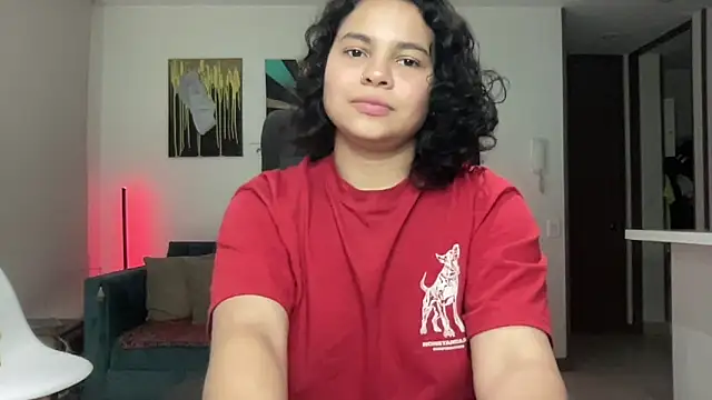 Snapshot of Lyxen_raze chatting on 12-15-25, 04:06 Lyxen raze online show from 12-15-25, 04:06