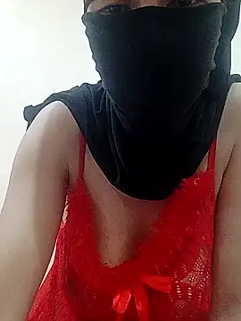 Snapshot of salma14 chatting on 10-08-25, 11:57 salma14 online show from 10-08-25, 11:57