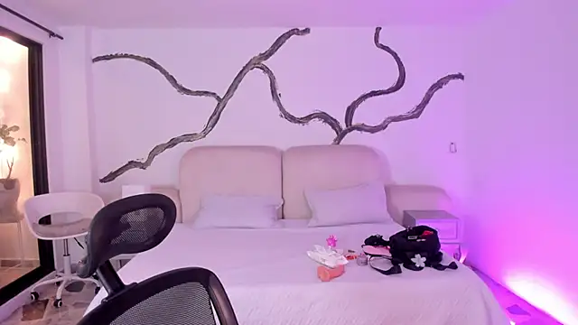 SarahCastro1  online show from 09-09-25, 04:45