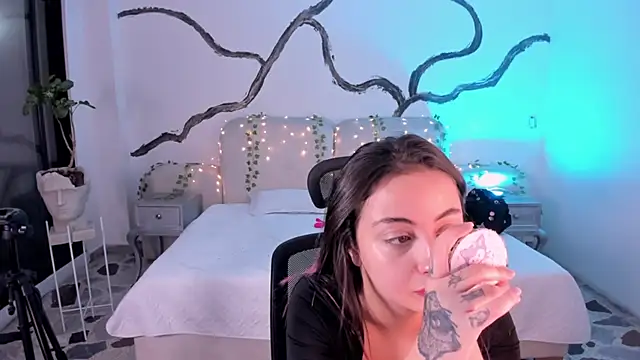 SarahCastro1  online show from 09-16-25, 04:35