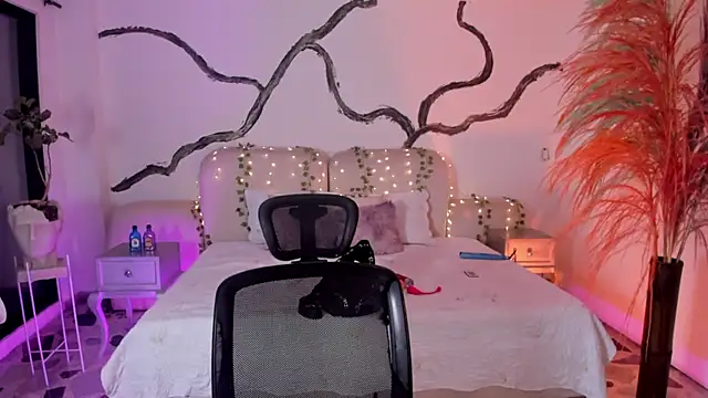 SarahCastro1  online show from 09-29-25, 04:28