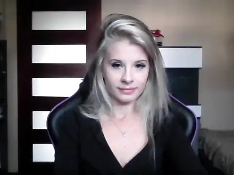 Snapshot of KristineGlow chatting on 09-09-25, 06:13 KristineGlow online show from 09-09-25, 06:13