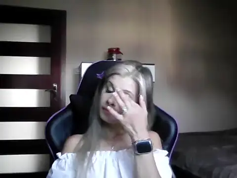 Snapshot of KristineGlow chatting on 09-10-25, 06:13 KristineGlow online show from 09-10-25, 06:13