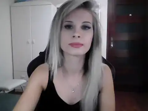 Snapshot of KristineGlow chatting on 09-23-25, 08:12 KristineGlow online show from 09-23-25, 08:12