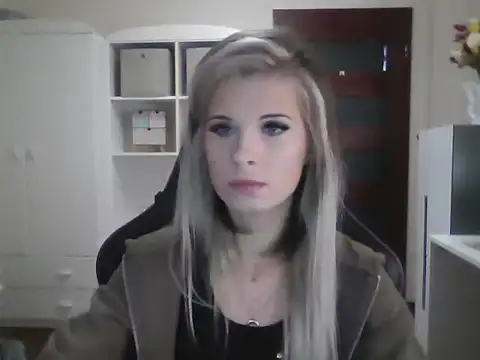 Snapshot of KristineGlow chatting on 10-03-25, 06:10 KristineGlow online show from 10-03-25, 06:10