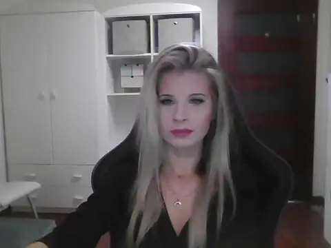 Snapshot of KristineGlow chatting on 10-07-25, 07:16 KristineGlow online show from 10-07-25, 07:16