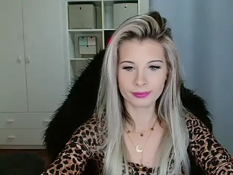 Snapshot of KristineGlow chatting on 11-03-25, 03:13 KristineGlow online show from 11-03-25, 03:13