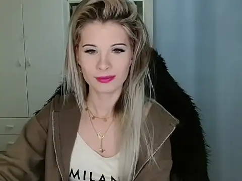 Snapshot of KristineGlow chatting on 11-05-25, 07:08 KristineGlow online show from 11-05-25, 07:08