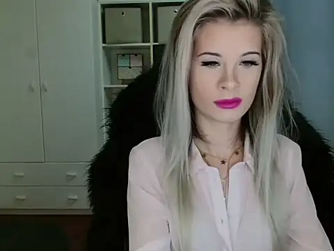 Snapshot of KristineGlow chatting on 11-07-25, 07:30 KristineGlow online show from 11-07-25, 07:30