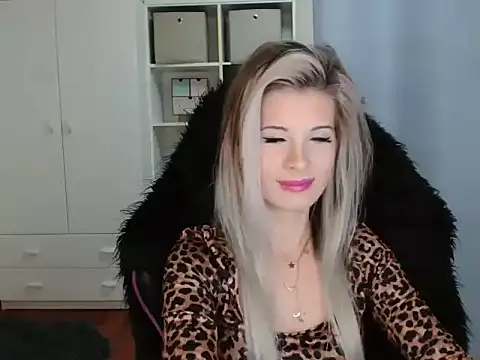 Snapshot of KristineGlow chatting on 11-08-25, 08:14 KristineGlow online show from 11-08-25, 08:14