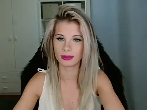 Snapshot of KristineGlow chatting on 11-12-25, 03:12 KristineGlow online show from 11-12-25, 03:12