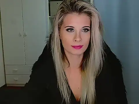 Snapshot of KristineGlow chatting on 11-14-25, 04:06 KristineGlow online show from 11-14-25, 04:06