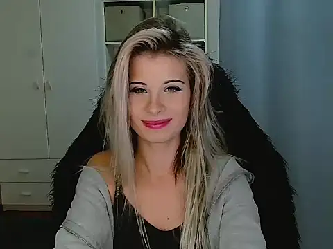 Snapshot of KristineGlow chatting on 11-17-25, 03:18 KristineGlow online show from 11-17-25, 03:18