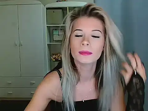 Snapshot of KristineGlow chatting on 11-25-25, 07:08 KristineGlow online show from 11-25-25, 07:08