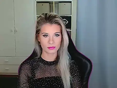 Snapshot of KristineGlow chatting on 12-05-25, 07:17 KristineGlow online show from 12-05-25, 07:17