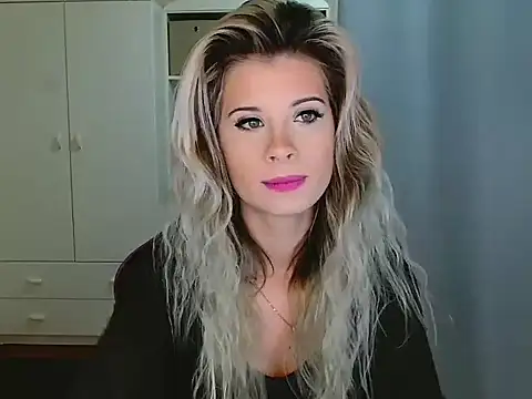 Snapshot of KristineGlow chatting on 12-15-25, 07:12 KristineGlow online show from 12-15-25, 07:12