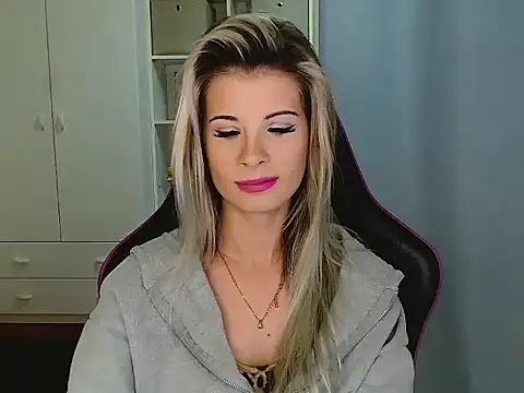 KristineGlow online show from 12-18-25, 07:14