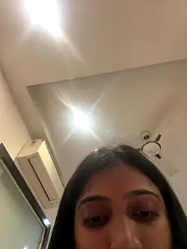 Snapshot of HeerStd chatting on 01-08-26, 11:01 HeerStd online show from 01-08-26, 11:01