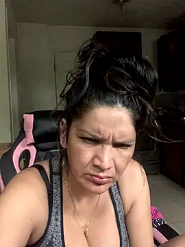 Snapshot of 1986fra chatting on 09-21-25, 04:30 1986fra online show from 09-21-25, 04:30