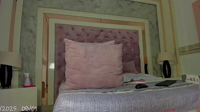 Ariel Versace online show from 01-08-26, 01:24