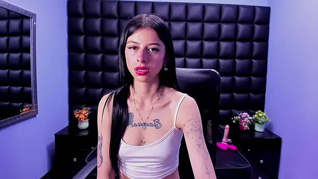 Snapshot of Dulce_Miaa_ chatting on 10-27-25, 03:27 Dulce Miaa online show from 10-27-25, 03:27