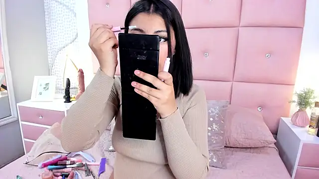 DaisySnugs1 online show from 12-18-25, 12:22