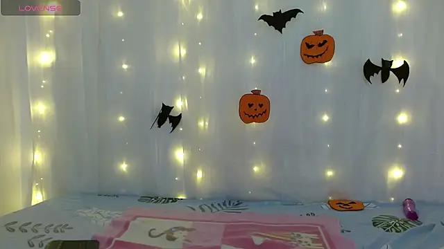 NoraParkeer online show from 10-09-25, 07:01