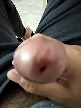 Snapshot of AXEL_84 chatting on 10-25-25, 02:46 AXEL 84 online show from 10-25-25, 02:46