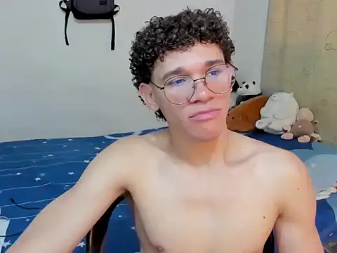 Tom Blues online show from 10-20-25, 02:17