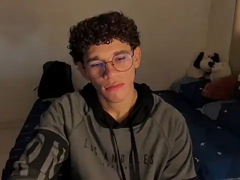 Tom Blues online show from 10-27-25, 04:22