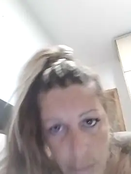 Snapshot of canariamorbosa chatting on 09-25-25, 10:46 canariamorbosa online show from 09-25-25, 10:46