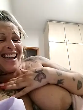 Snapshot of canariamorbosa chatting on 10-05-25, 11:35 canariamorbosa online show from 10-05-25, 11:35