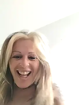 Snapshot of canariamorbosa chatting on 11-05-25, 08:36 canariamorbosa online show from 11-05-25, 08:36