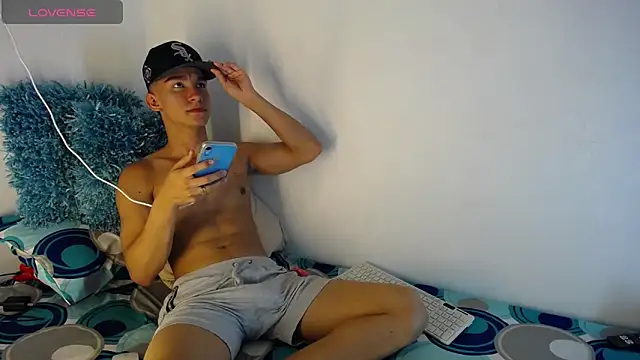 Snapshot of babyandy_x chatting on 09-22-25, 09:06 babyandy x online show from 09-22-25, 09:06