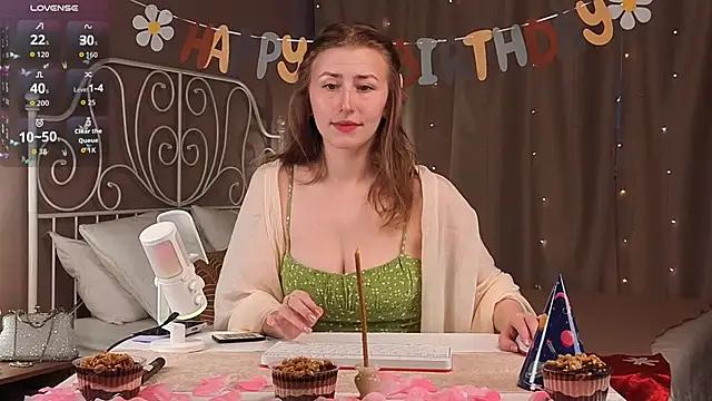 Snapshot of VesperaCeleste chatting on 10-19-25, 05:41 VesperaCeleste online show from 10-19-25, 05:41