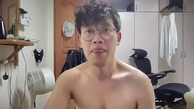 Passionatetwink2 online show from 10-09-25, 10:57