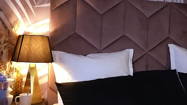 EvaRhea online show from 10-24-25, 03:14