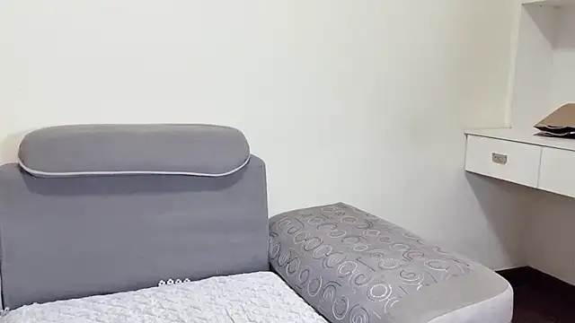 xiaoyang5200 online show from 12-18-25, 04:02