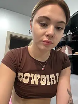 LunaMillie online show from 10-20-25, 08:37