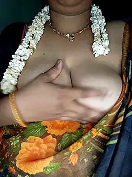 Snapshot of Geetha227 chatting on 11-11-25, 12:43 Geetha227 online show from 11-11-25, 12:43