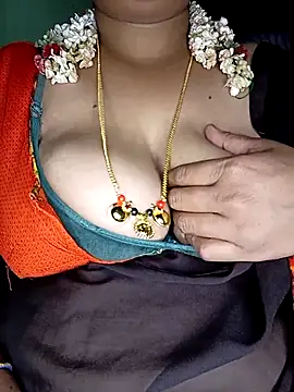 Snapshot of Geetha227 chatting on 11-13-25, 03:55 Geetha227 online show from 11-13-25, 03:55