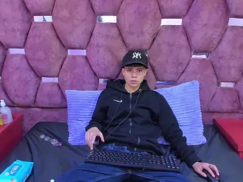 Bruno Cruzz online show from 10-14-25, 02:34