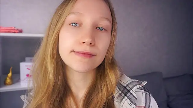 EarnestineGyllenband online show from 11-18-25, 06:51