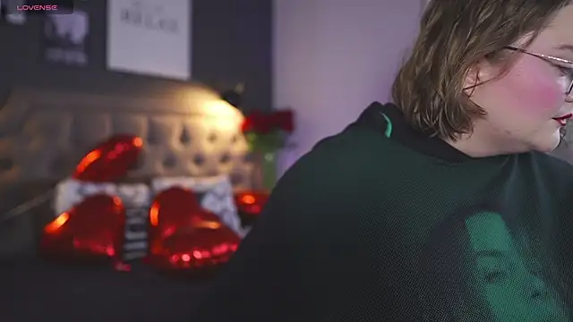 Alissa S online show from 02-12-25, 01:06