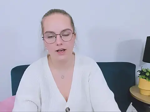 AliceCrazy69 online show from 12-16-25, 04:23