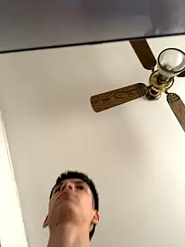 Snapshot of Luck__090 chatting on 09-08-25, 04:39 Luck  090 online show from 09-08-25, 04:39