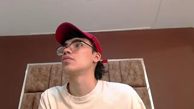 Snapshot of JoeCollins_ chatting on 09-25-25, 09:29 JoeCollins online show from 09-25-25, 09:29