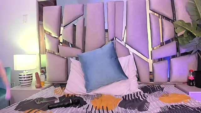  valeria saenz  online show from 10-30-25, 08:27